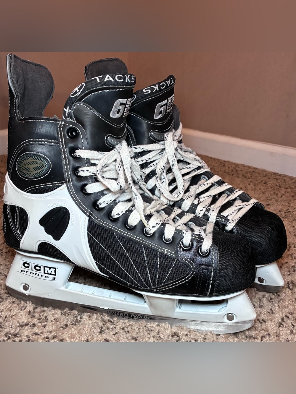 CCM Super Tacks 652 Pro Lite 3 Ice Hockey Skates Black White Vintage Mens 9.5 44